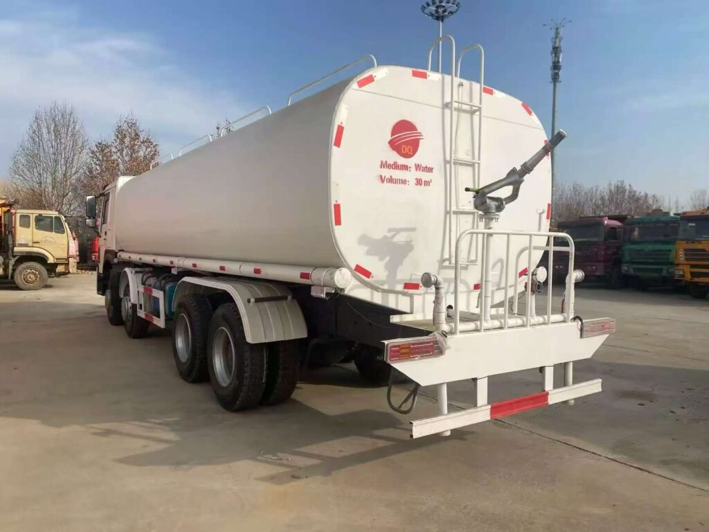 HOWO 8x4 Water Tank Truck 8b0192ba66674979d51b033033f5aa67