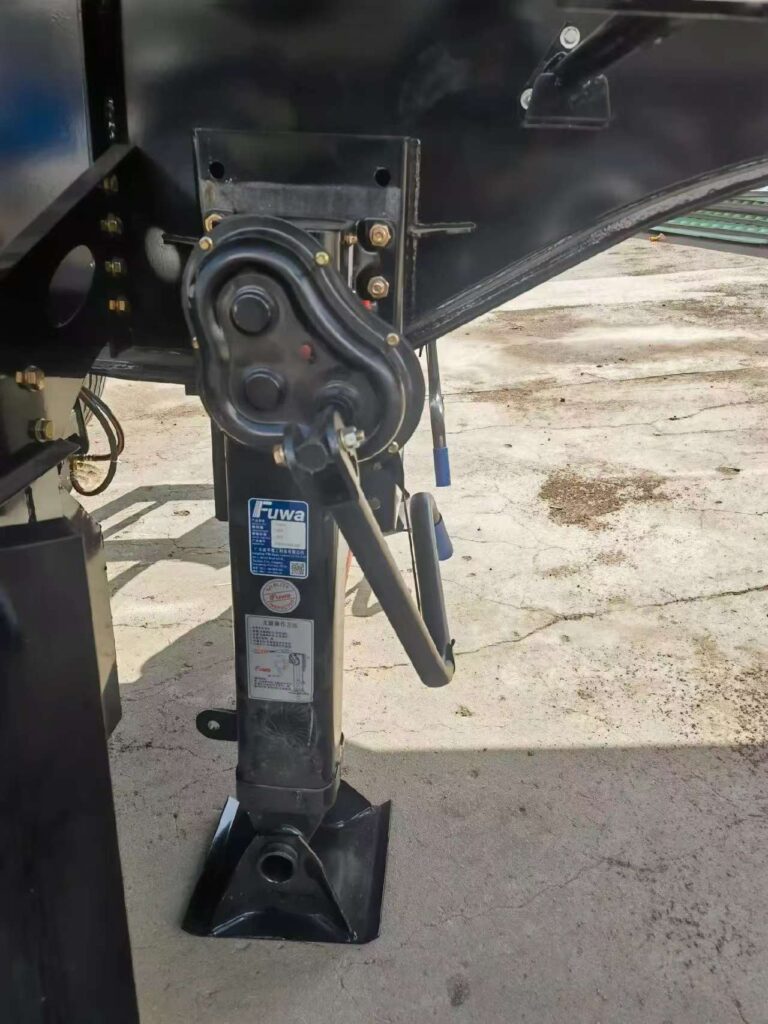 dump semi-trailer c3184436b50be86070cdf9cb627f2683