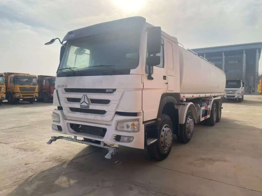 HOWO 8x4 Water Tank Truck c8a388389c8cddec018339f76d16f921