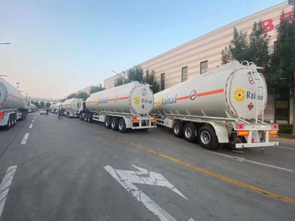 Oil Tank Trailer f1d20403257e2511f458b1cdfeac8899